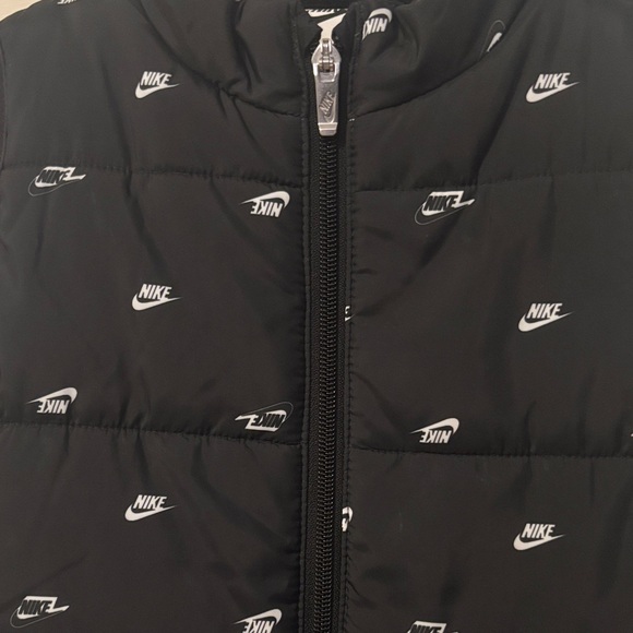 Nike Kids Black Logo Puffer Vest - Picture 4 of 4
